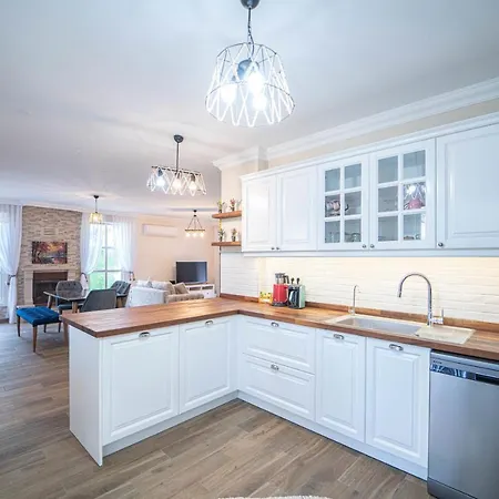 Exceptional With Private Pool And Lovely Garden In Marmaris וילה